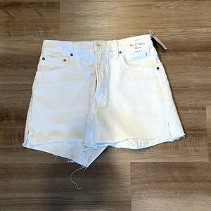 NEW WITH TAGS Abercrombie white mom shorts